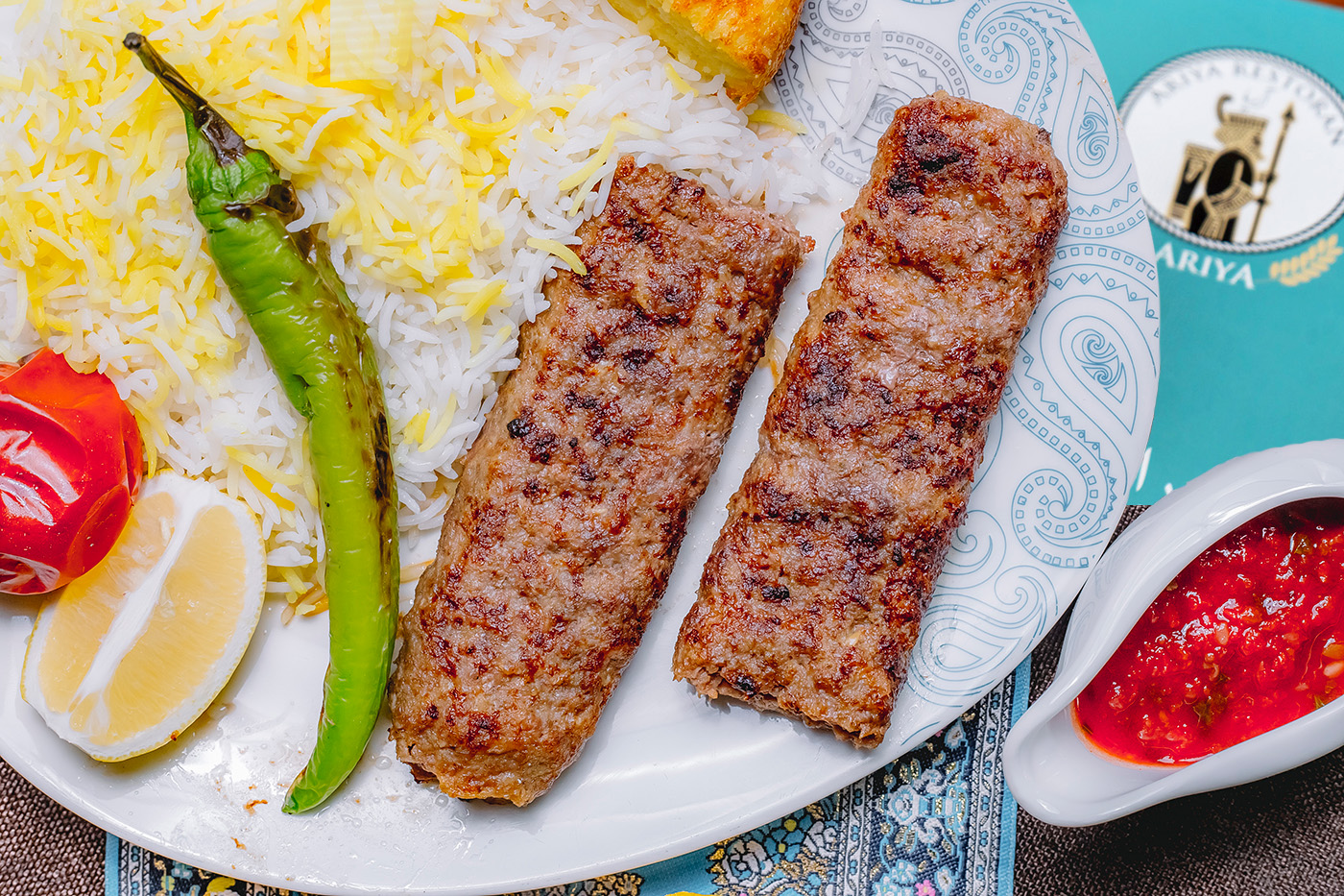 İstanbul'daki Ariya Restaurant'ta Türk Fars Füzyon Mutfağı'nın egzotik lezzetlerini keşfedin. Unutulmaz bir yemek deneyimi için Fars yemekleri ve Türk lezzetlerinin eşsiz bir karışımının tadını çıkarın.